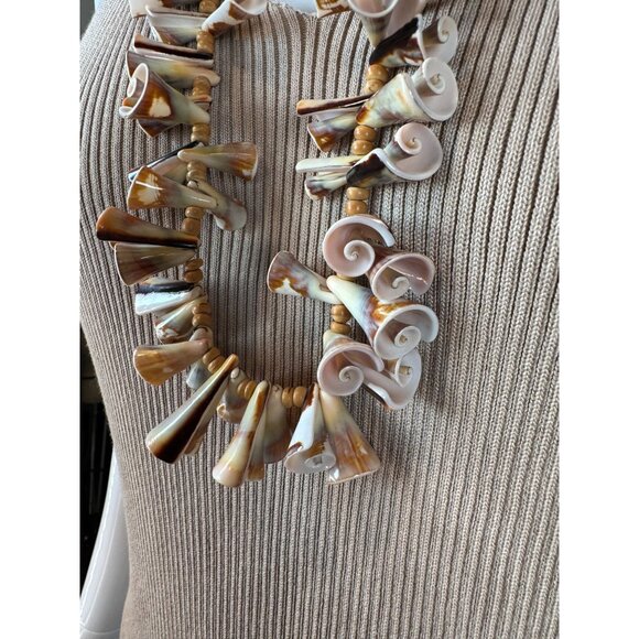 Vintage Shell Necklace With Swirl & Cone Shapes Beige & Brown Tones Barrel Clasp - Picture 3 of 16